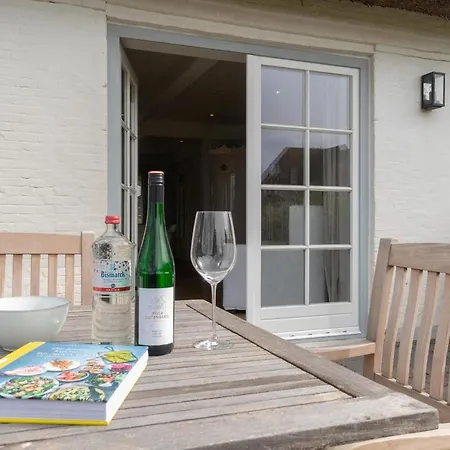 Kapitaenshaus West Holiday home Oldsum
